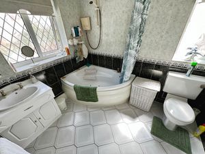 Bathroom - click for photo gallery